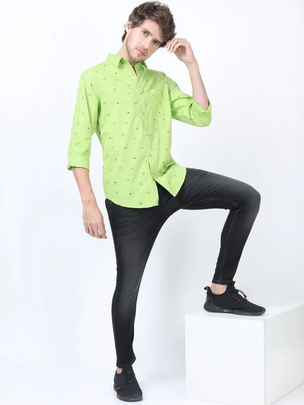  Ketch Men Green Printed Slim Fit Casual Shirts