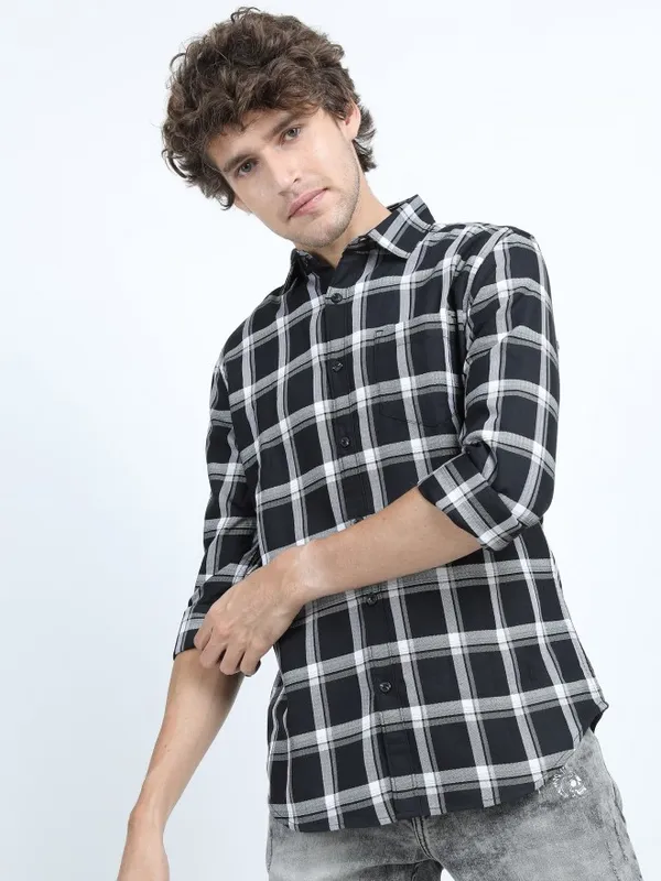  Highlander Men Black Checked Slim Fit Casual Shirts