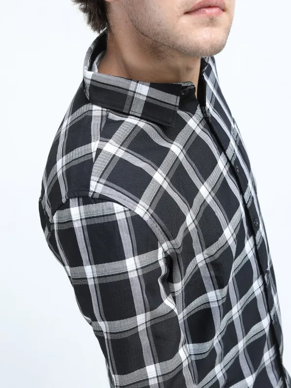  Highlander Men Black Checked Slim Fit Casual Shirts