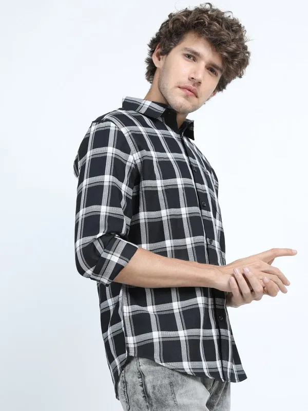  Highlander Men Black Checked Slim Fit Casual Shirts