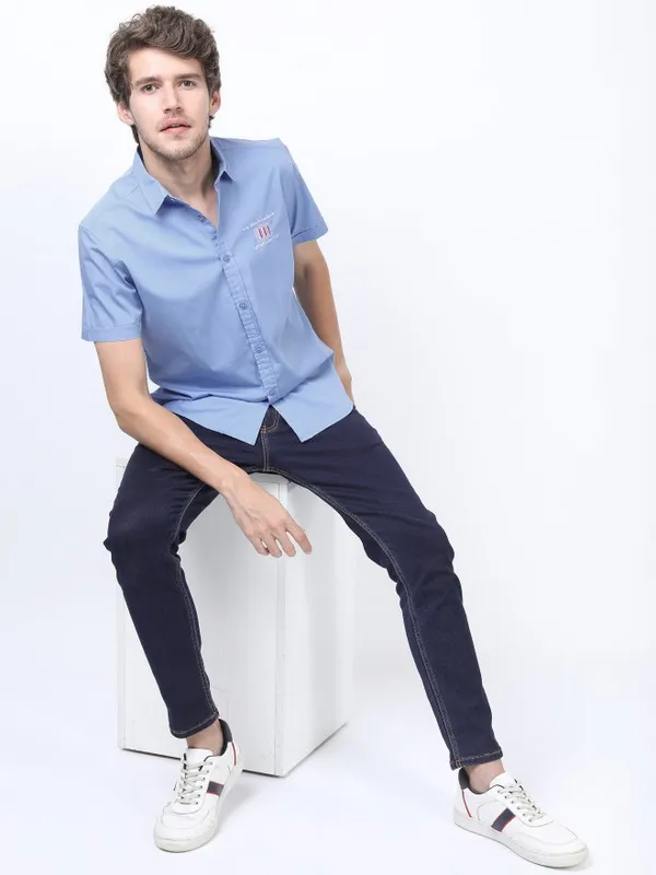  Locomotive Men Blue Solid Slim Fit Casual Shirts