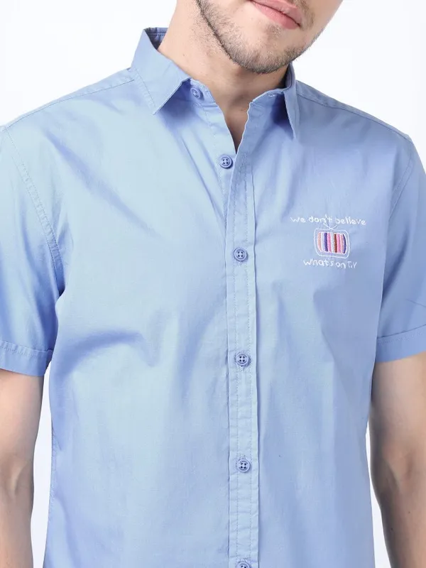  Locomotive Men Blue Solid Slim Fit Casual Shirts