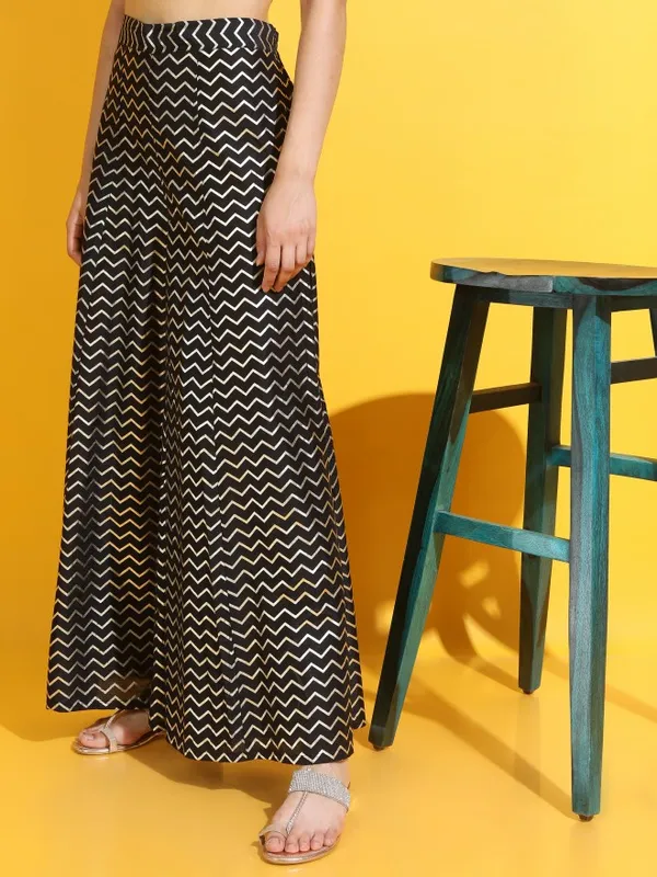  Vishudh Women Black Printed Flared Palazzos