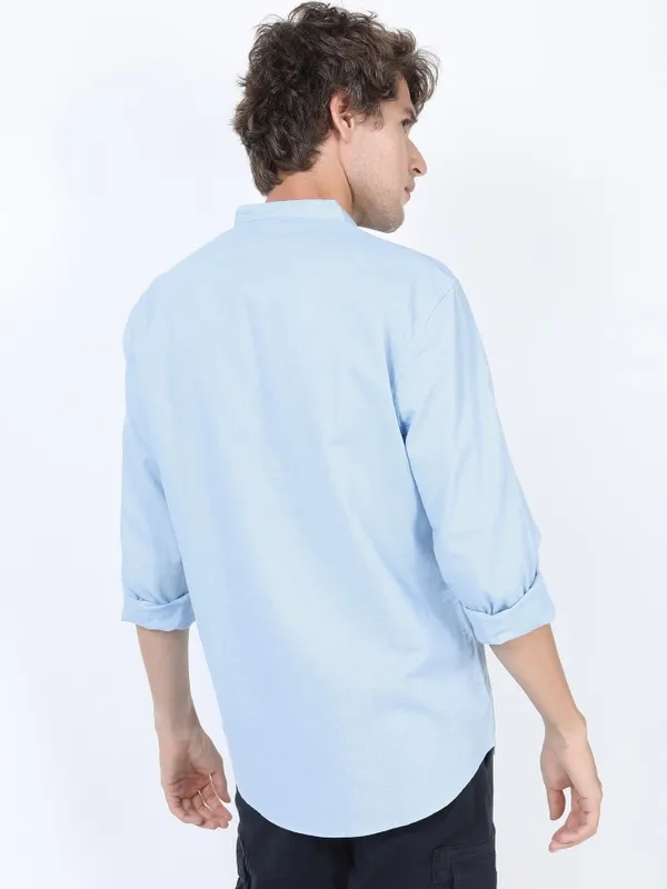  Highlander Men Blue Solid Slim Fit Casual Shirts