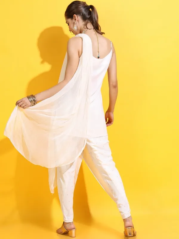  Vishudh Women Off White Printed Kurta Sets