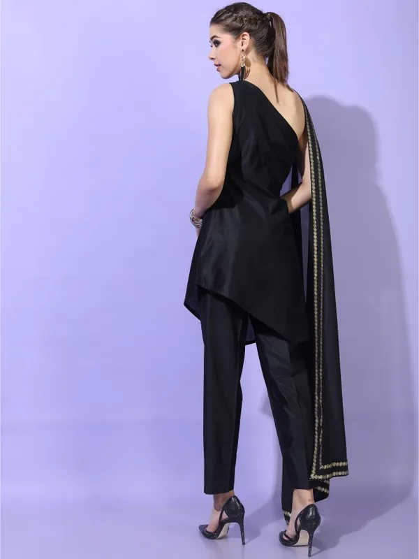  Vishudh Women Black Printed Kurta Sets