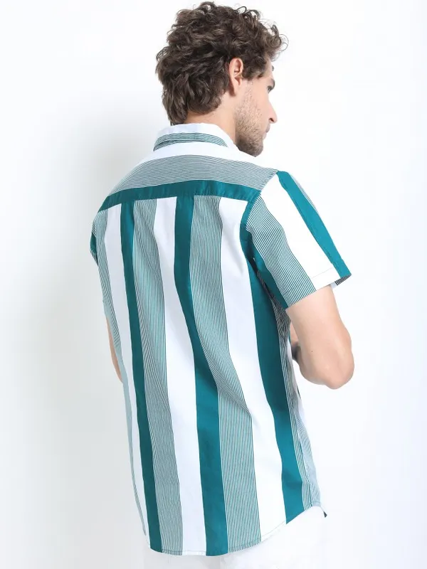  Highlander Men Green Striped Slim Fit Casual Shirts