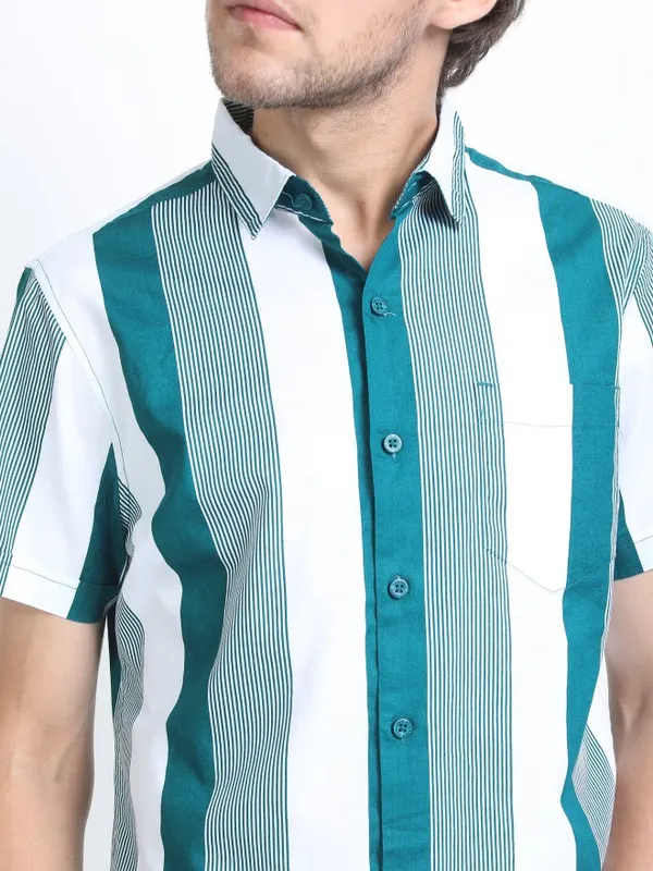  Highlander Men Green Striped Slim Fit Casual Shirts