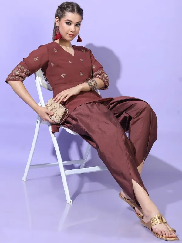  Vishudh Women Maroon Printed Kurta Sets
