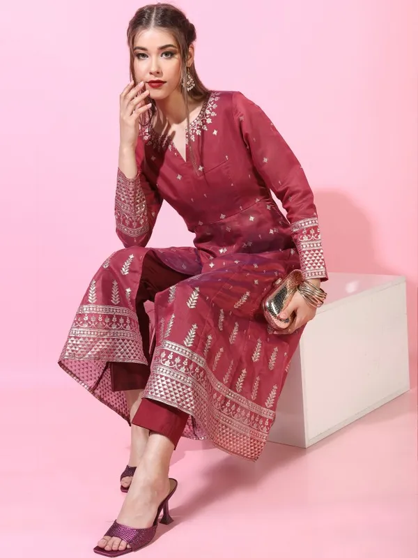  Vishudh Women Red Printed Straight Kurta Sets
