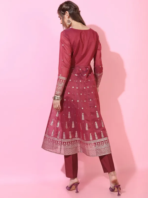  Vishudh Women Red Printed Straight Kurta Sets
