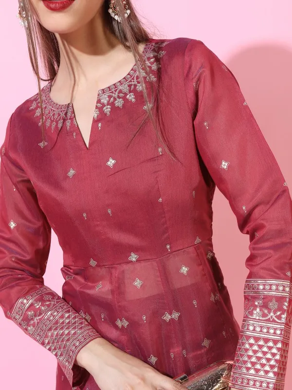  Vishudh Women Red Printed Straight Kurta Sets