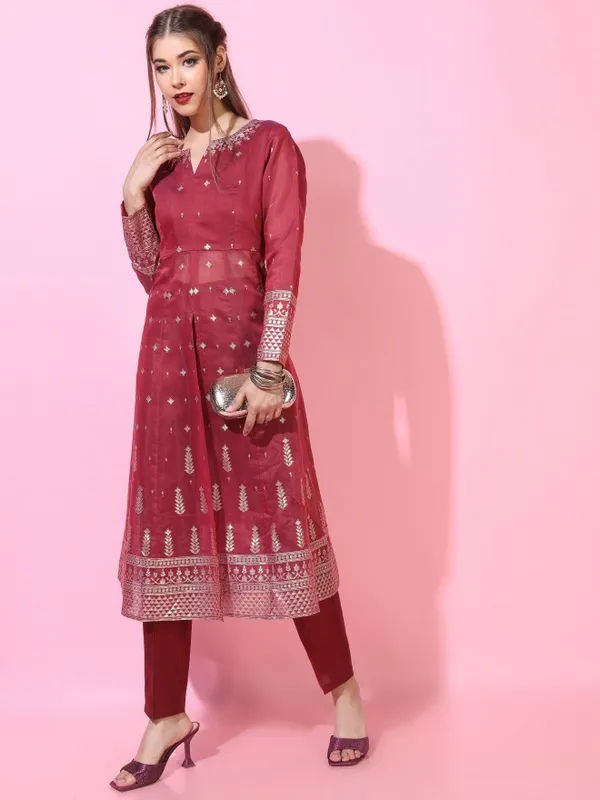  Vishudh Women Red Printed Straight Kurta Sets