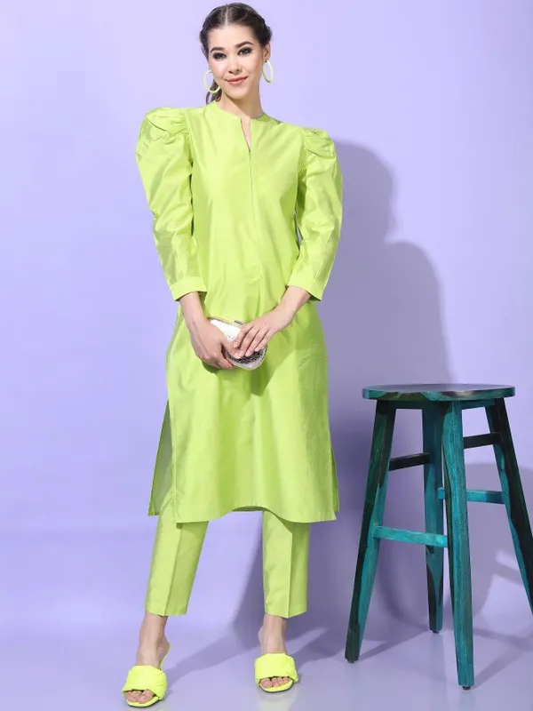  Vishudh Women Green Solid Kurta Sets