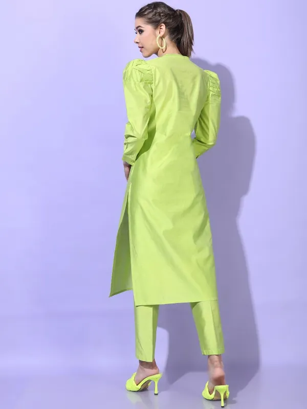  Vishudh Women Green Solid Kurta Sets