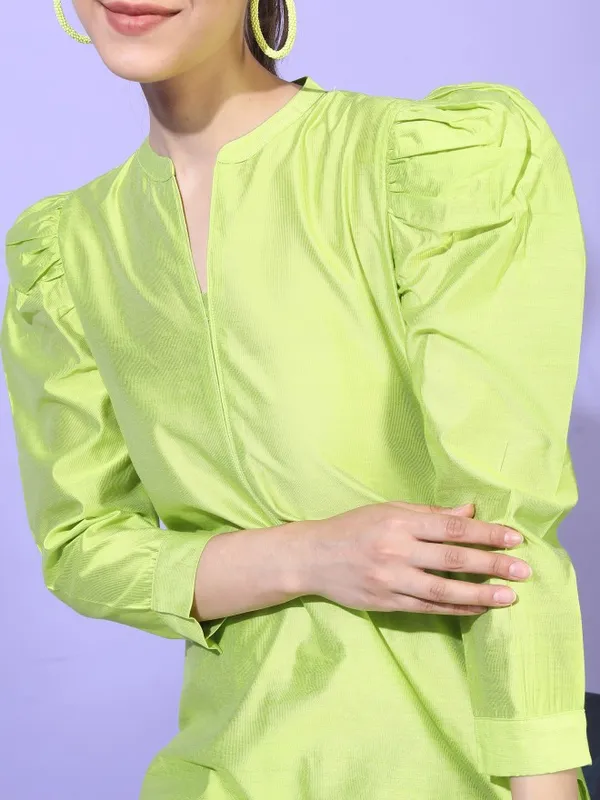  Vishudh Women Green Solid Kurta Sets