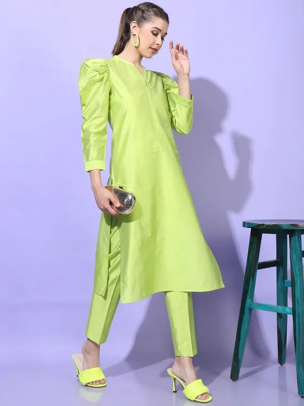  Vishudh Women Green Solid Kurta Sets