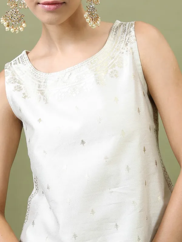  Vishudh Women Off White Printed Regular Tops