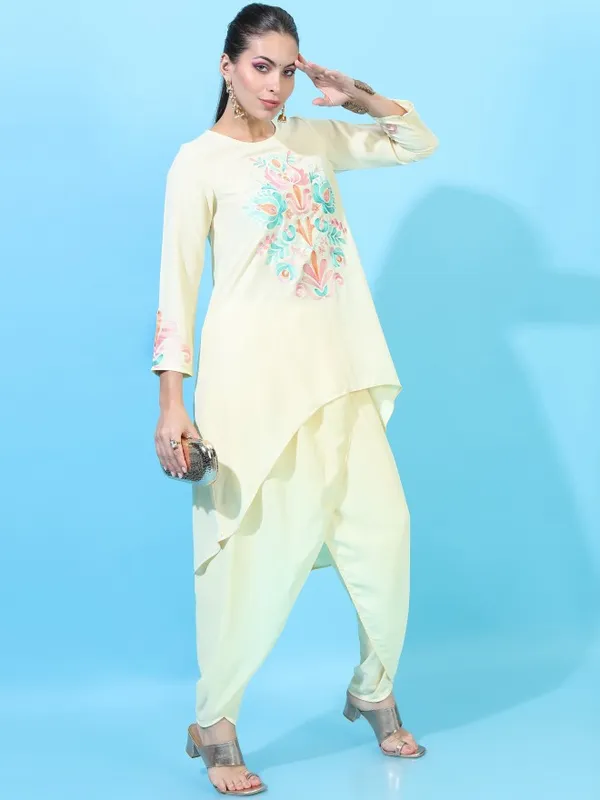  Vishudh Women Yellow Embroidered Kurta Sets