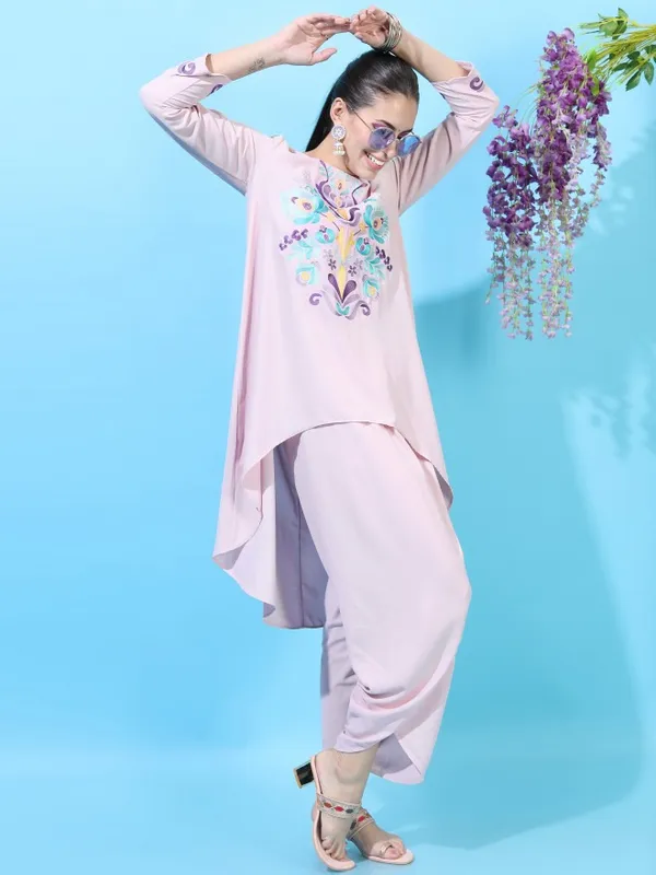  Vishudh Women Pink Embroidered Kurta Sets