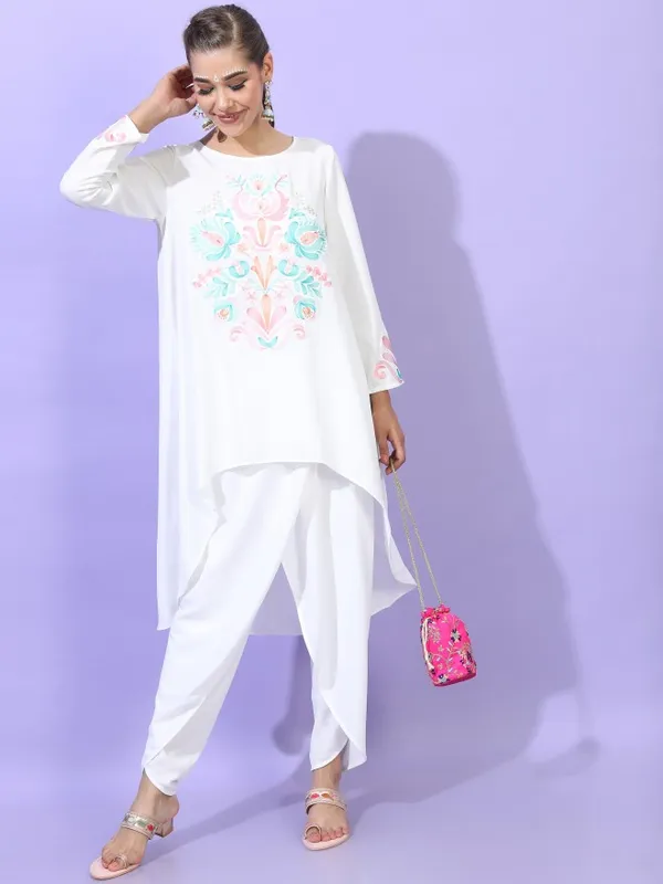  Vishudh Women White Printed Kurta Sets