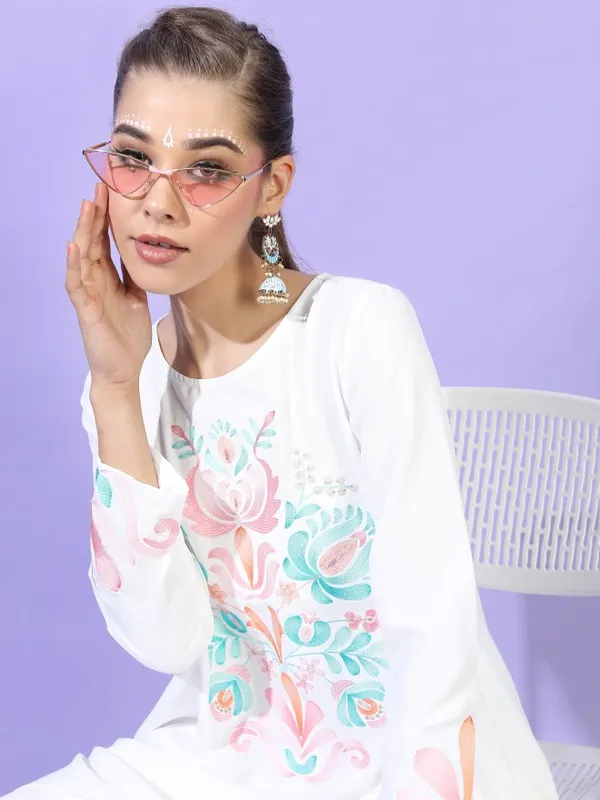  Vishudh Women White Printed Kurta Sets