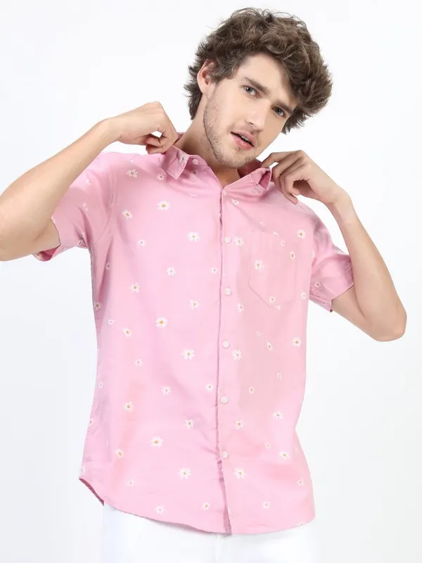  Highlander Men Pink Printed Slim Fit Casual Shirts