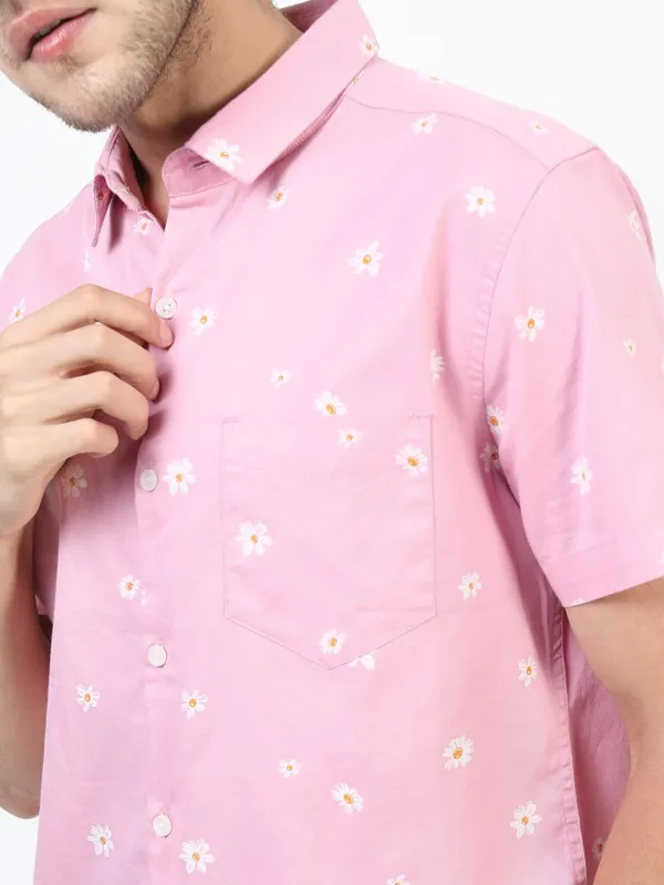  Highlander Men Pink Printed Slim Fit Casual Shirts