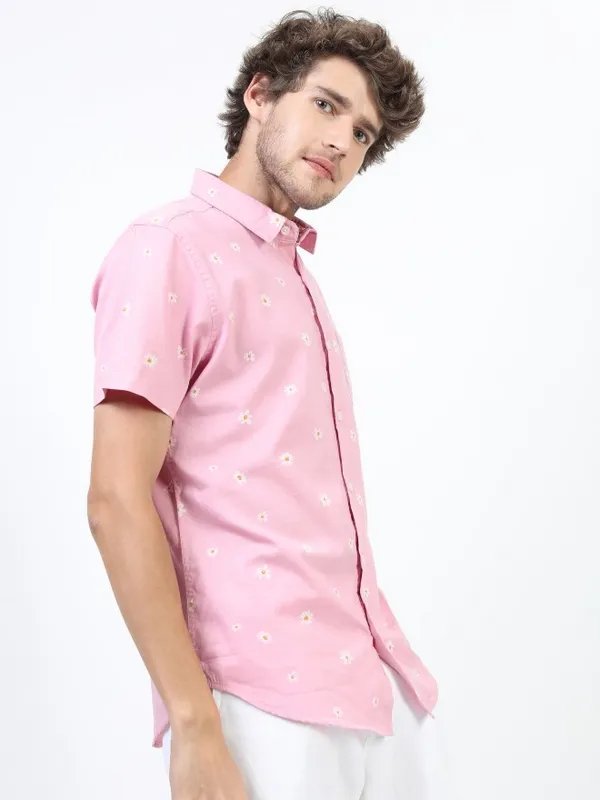  Highlander Men Pink Printed Slim Fit Casual Shirts
