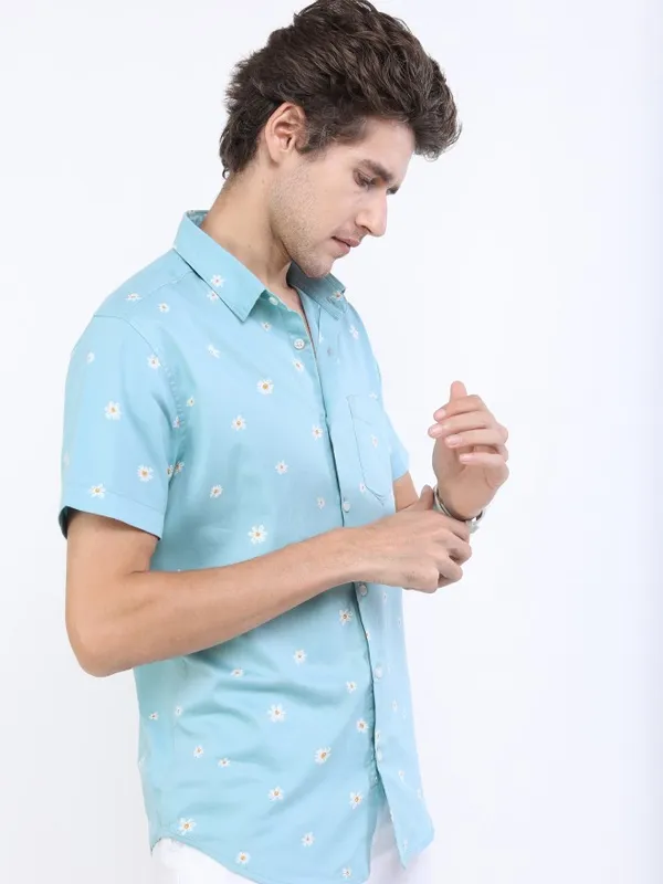  Highlander Men Sage Printed Slim Fit Casual Shirts