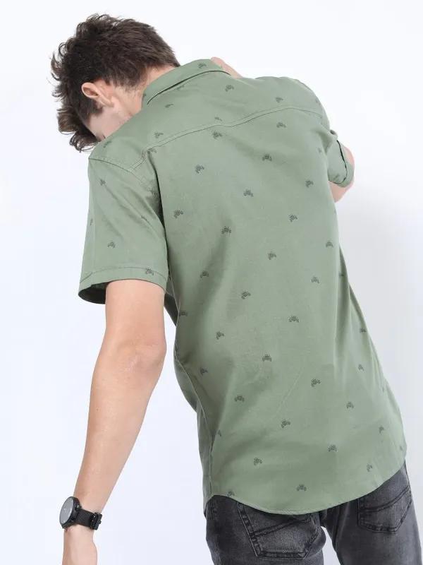 Men Slim Fit Casual Shirt