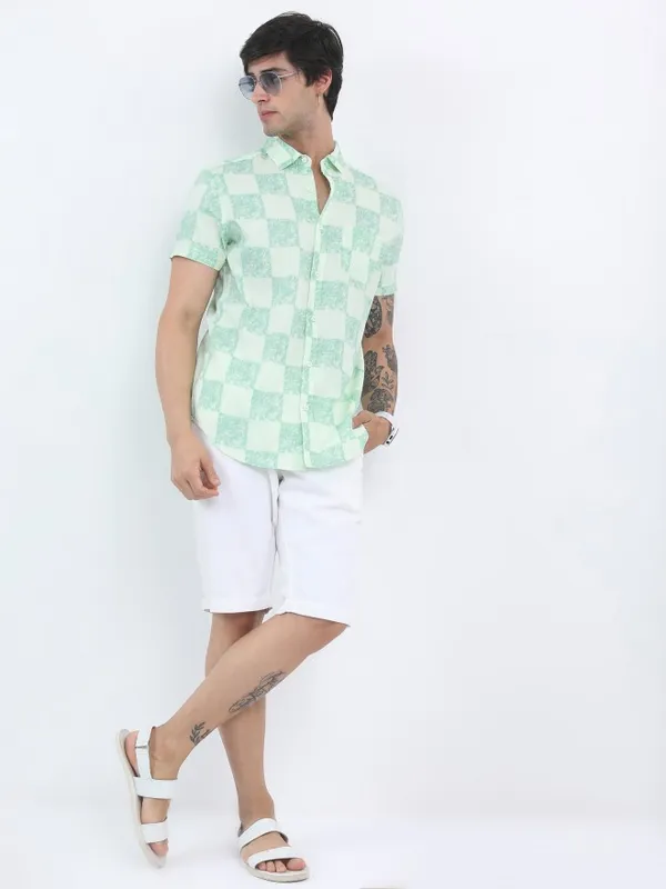  Highlander Men Green Printed Slim Fit Casual Shirts
