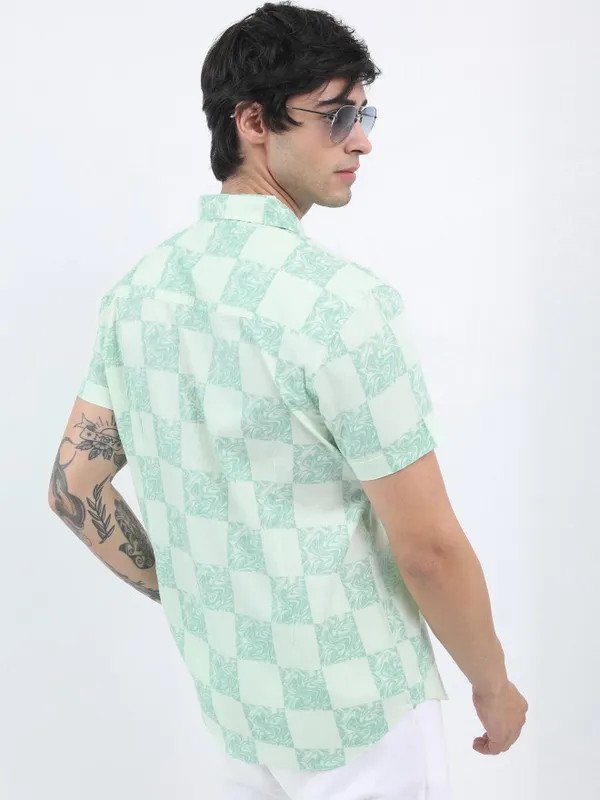  Highlander Men Green Printed Slim Fit Casual Shirts