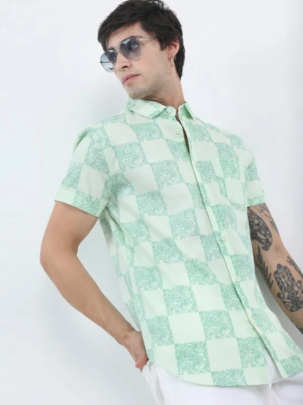  Highlander Men Green Printed Slim Fit Casual Shirts