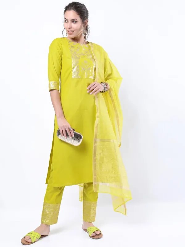  Ketch Women Green Printed Kurta Sets