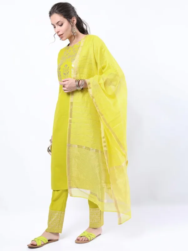  Ketch Women Green Printed Kurta Sets
