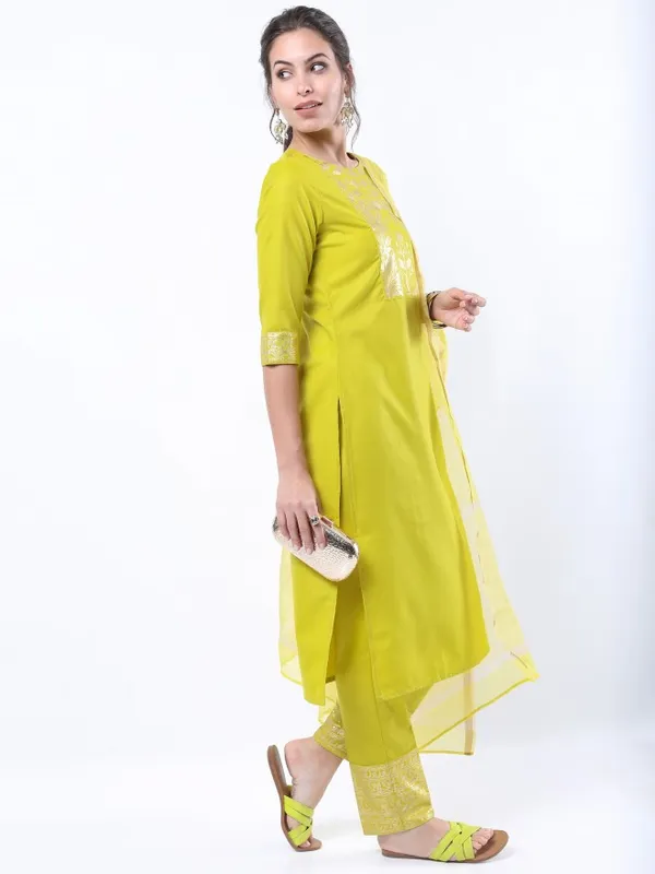  Ketch Women Green Printed Kurta Sets