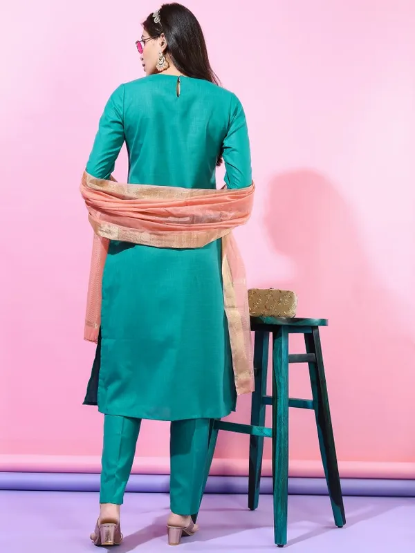  Vishudh Women Green Embroidered Kurta Sets