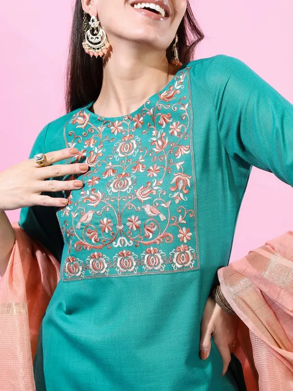  Vishudh Women Green Embroidered Kurta Sets