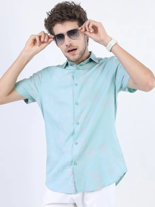  Highlander Men Blue Solid Slim Fit Casual Shirts