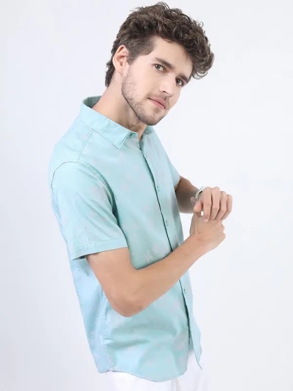 Highlander Men Blue Solid Slim Fit Casual Shirts