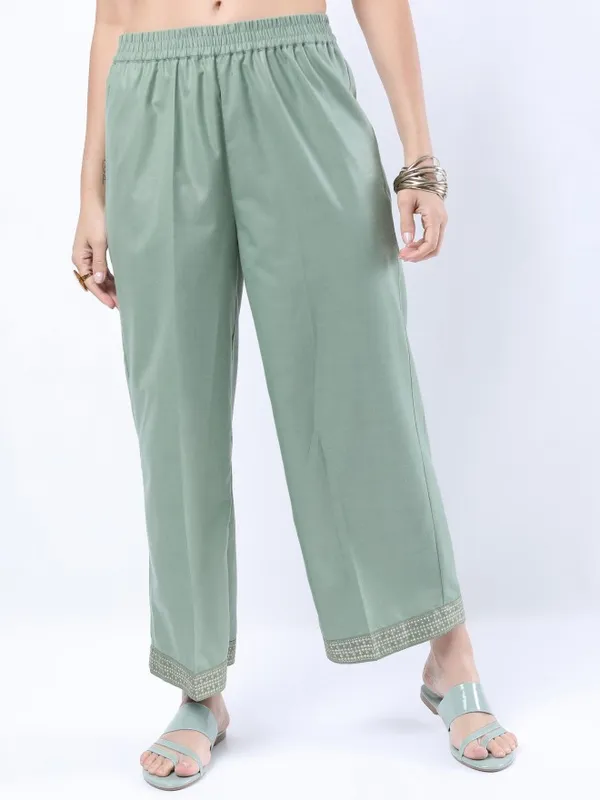  Ketch Women Green Printed Kurta Sets