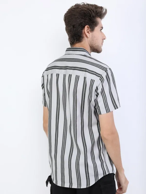  Highlander Men Grey Striped Slim Fit Casual Shirts
