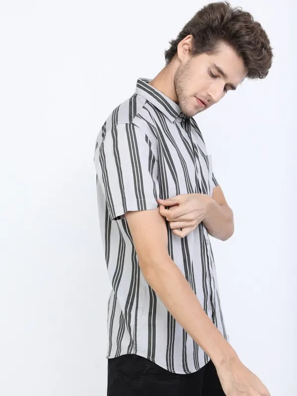  Highlander Men Grey Striped Slim Fit Casual Shirts