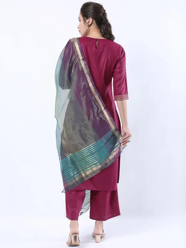  Ketch Women Magenta Embroidered Kurta Sets