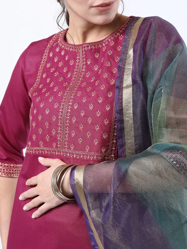  Ketch Women Magenta Embroidered Kurta Sets