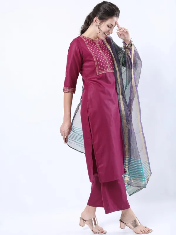  Ketch Women Magenta Embroidered Kurta Sets