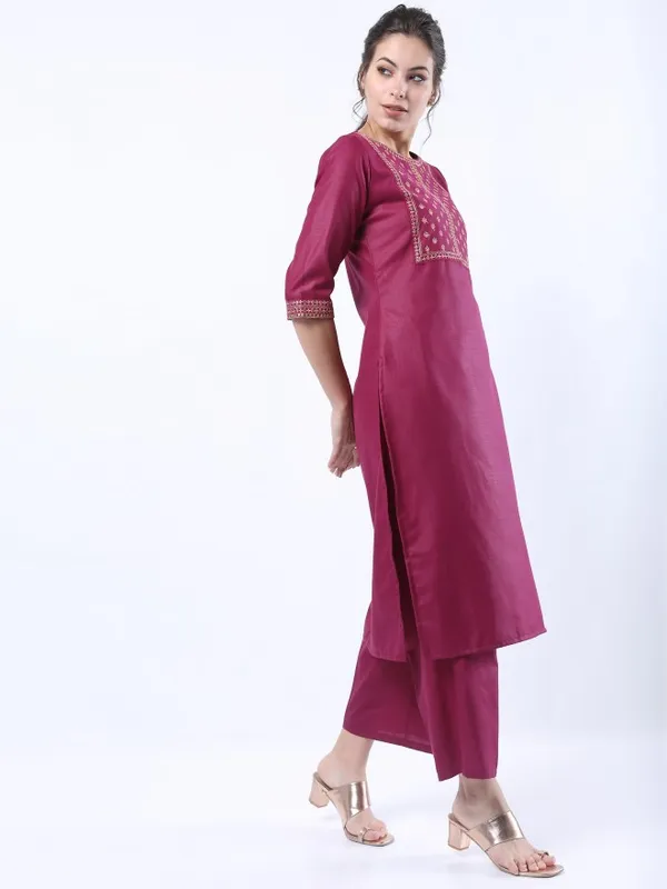  Ketch Women Magenta Embroidered Kurta Sets