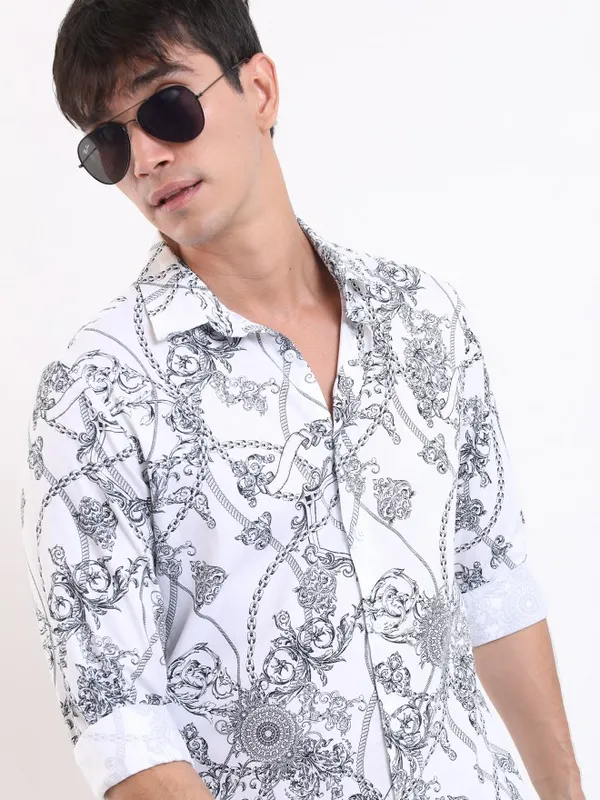  Highlander Men White Printed Slim Fit Casual Shirts