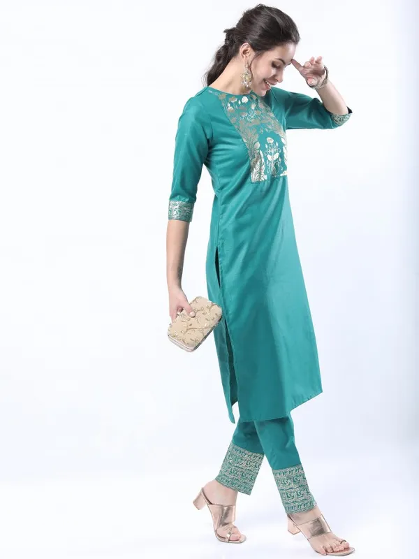  Ketch Women Green Printed Kurta Sets